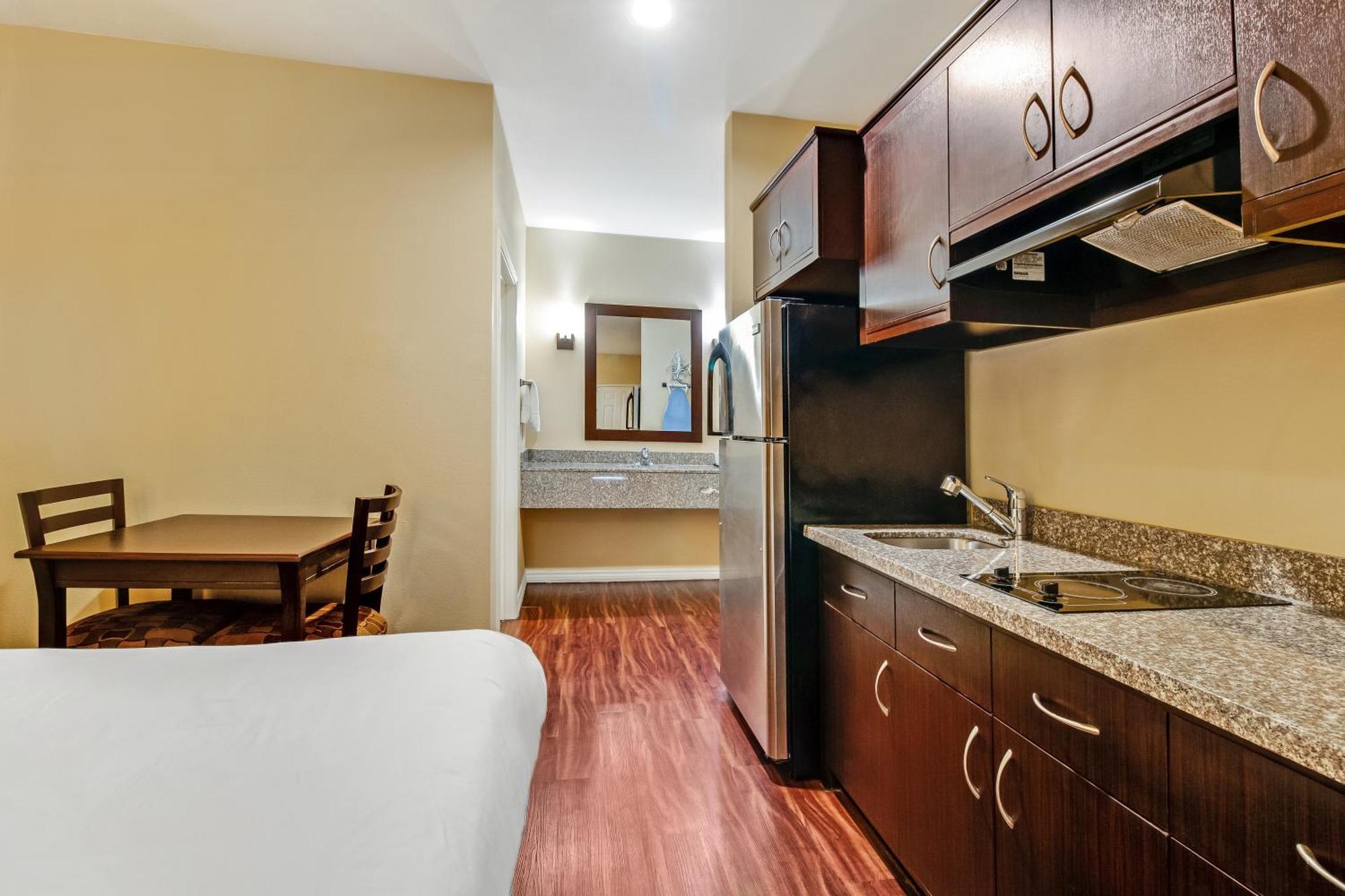 Americas Best Value Inn - Fm 529 Jersey Village Exterior photo